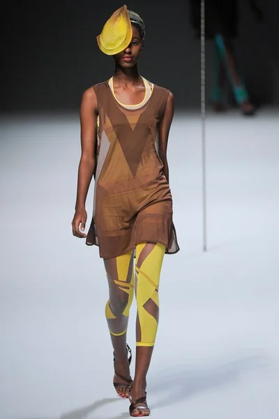 Look 15